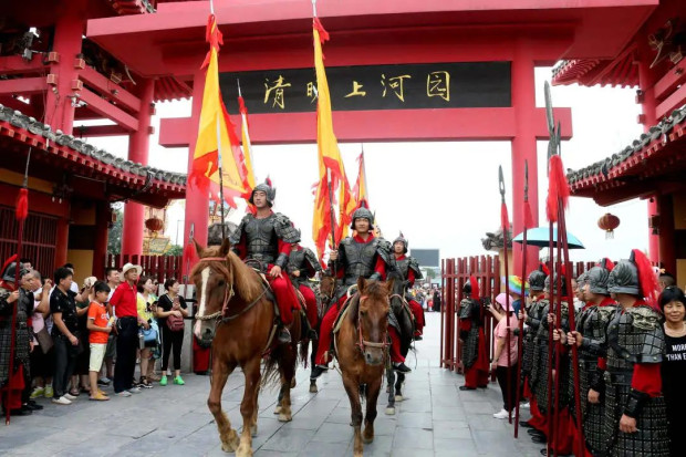 清明上河园演出-包公迎宾 (2).jpg